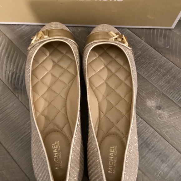 MICHAEL MICHAEL KORS Women's Jilly Round Toe Ballet Flats - Picture 8 of 11